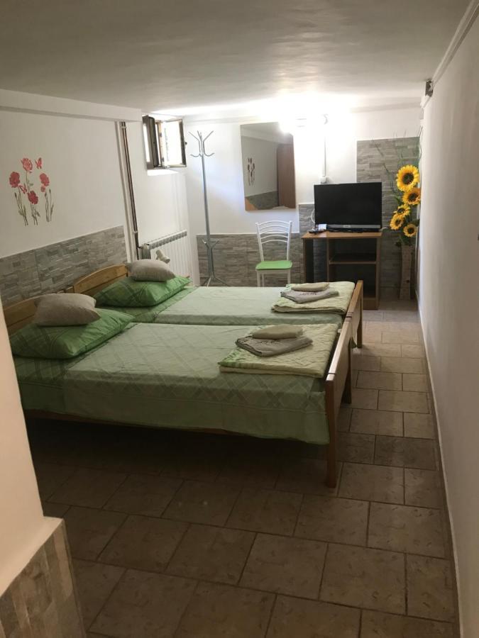 Apartmani Luiza Cres Bagian luar foto