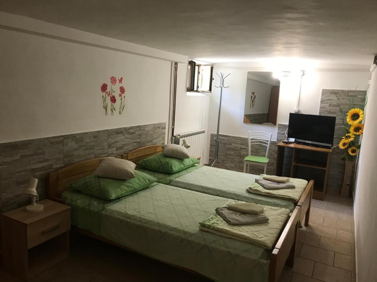 Apartmani Luiza Cres Bagian luar foto