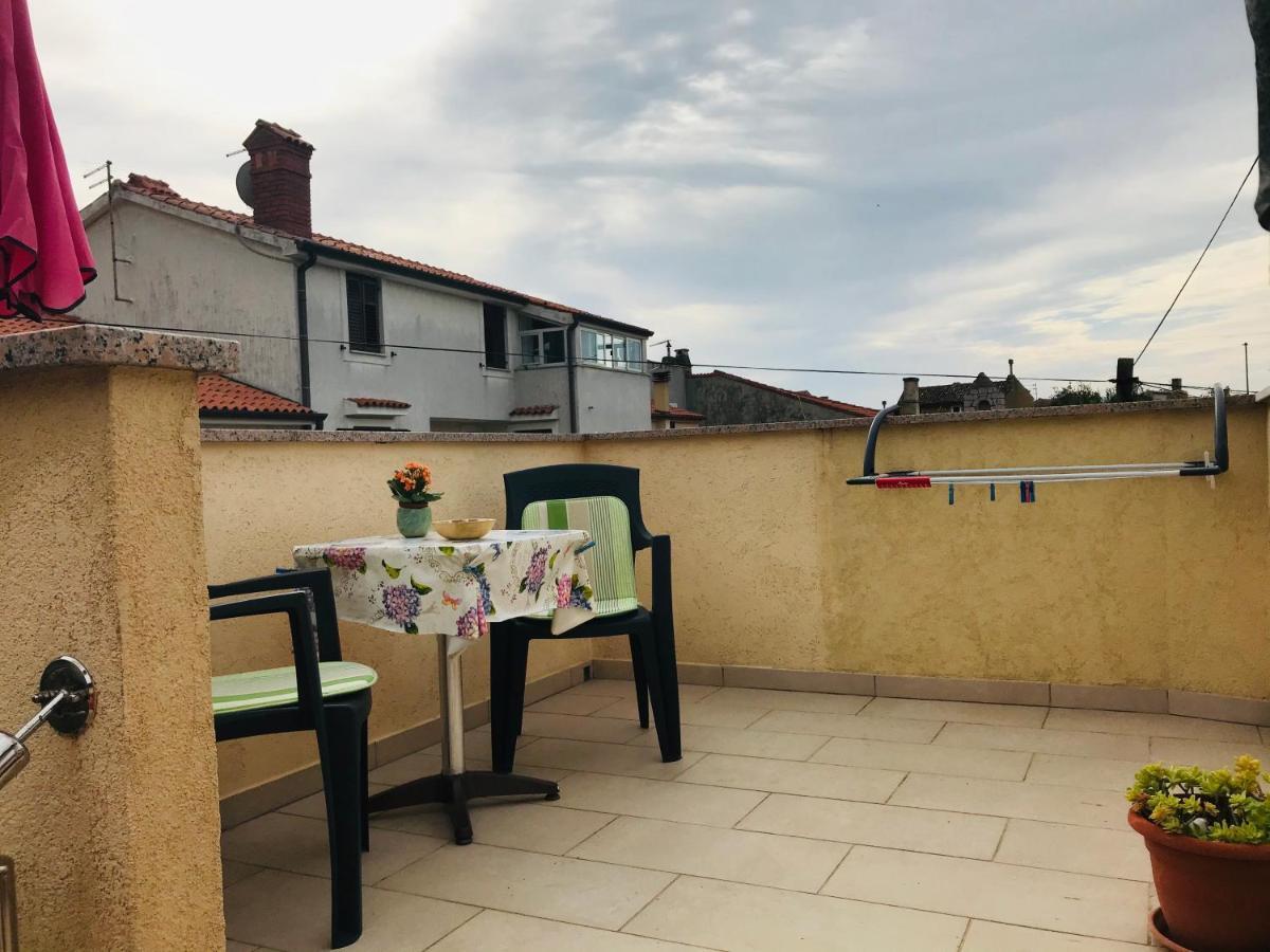 Apartmani Luiza Cres Bagian luar foto